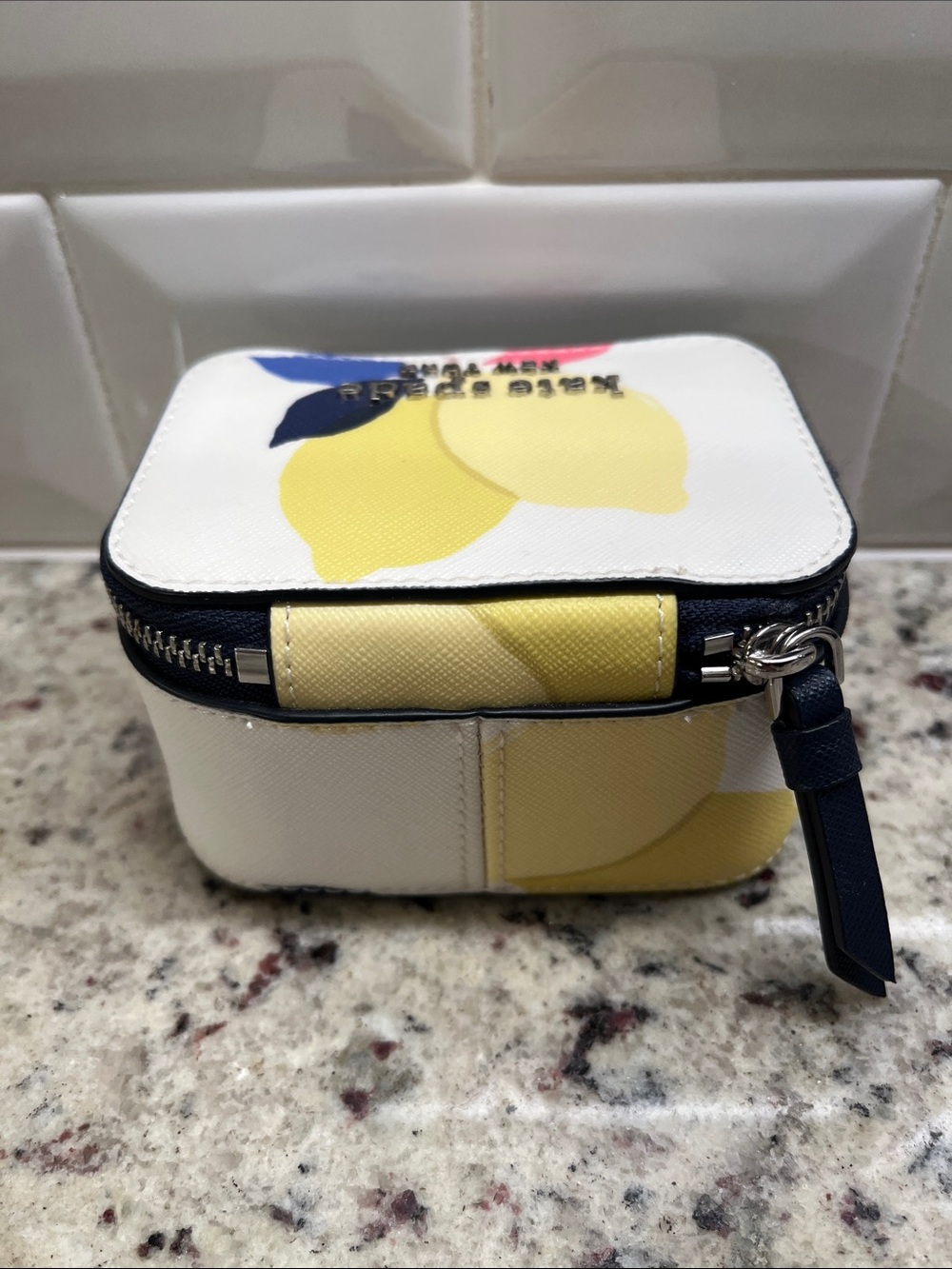 Kate Spade Lemon Zest Compact Jewelry Travel Case EUC - Picture 4 of 10